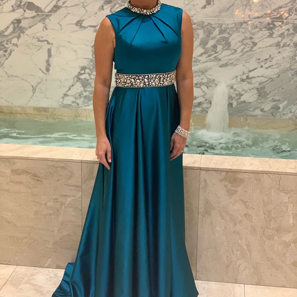 STUNNING Ieena By Mac Duggal gown!! - Picture 1 of 1